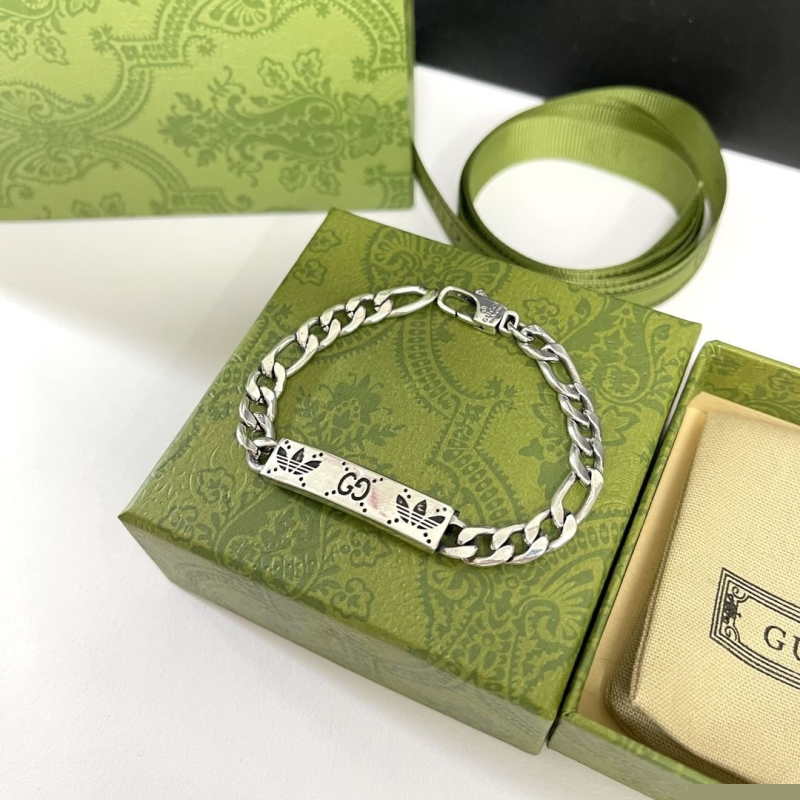 G*u*i bracelets